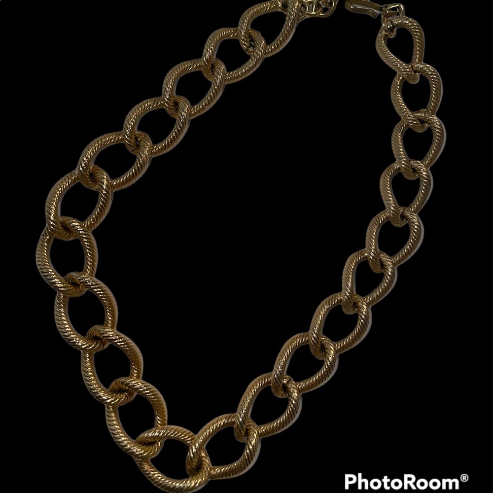 Gold interlock necklace